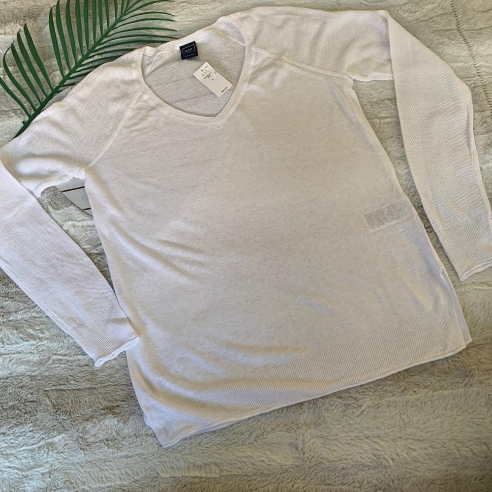 GAP White V- Neck Top - SZ Small